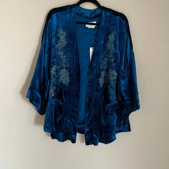 HP❤️❤️NWT Anthropologie Malin Velvet Kimono Jacket - Picture 3 of 9